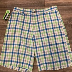 Izod Men’s Golf Shorts.  Size: 30.  NWT.  SPF 50.  Classic.